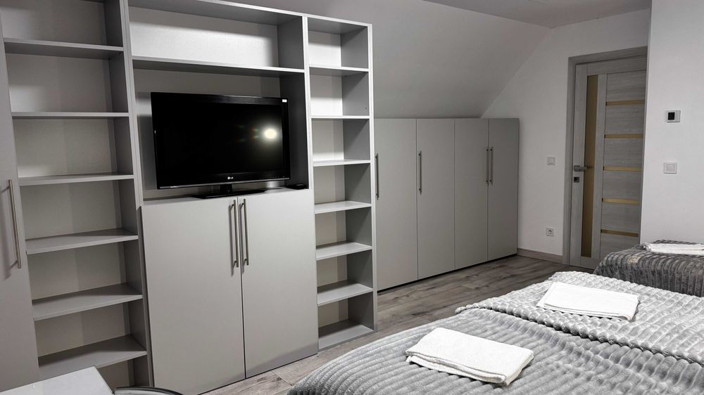 Оренда житла Велятино. Будинок/Кімнати для сімейного відпочинку