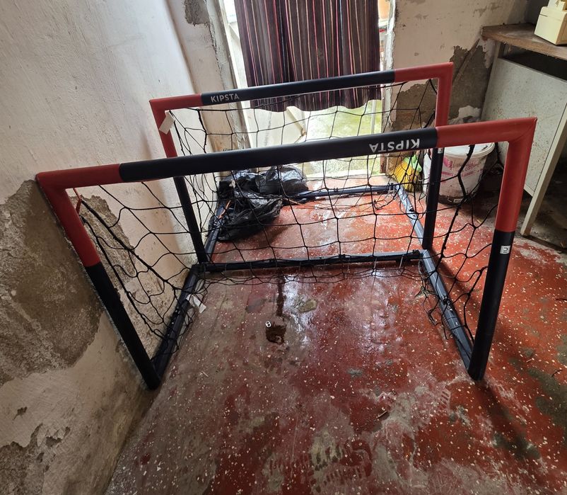 Duas balizas em otimo estado