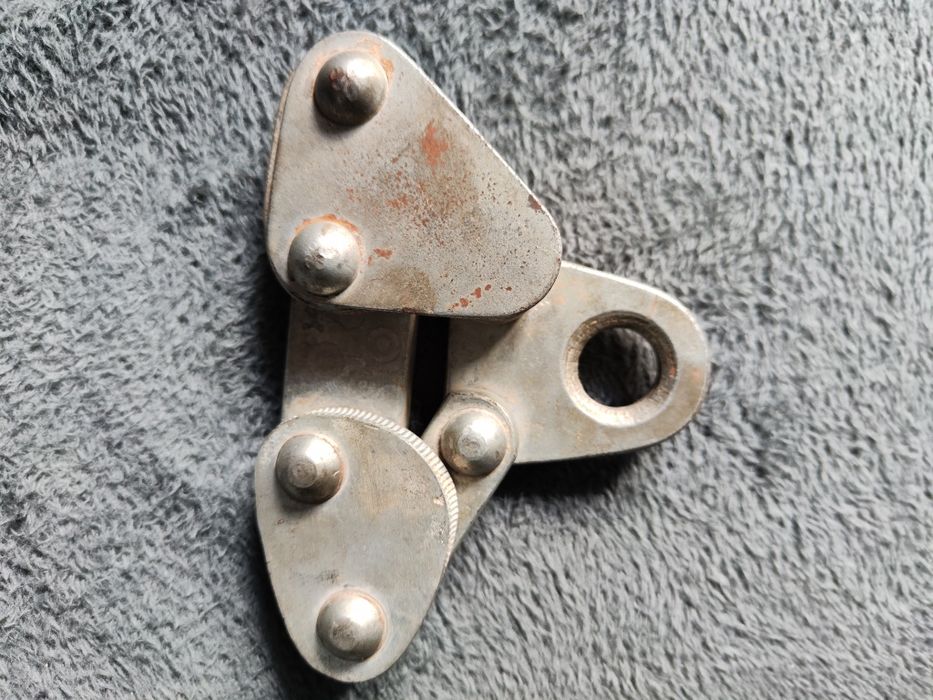 Szczęki zaciskowe do wciągu/naciągu lin