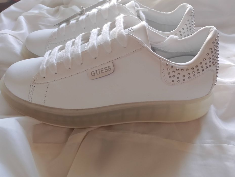 Buty białe oryginalne nowe guessa