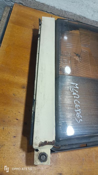 Friso de farol Mercedes w124 direito 1985