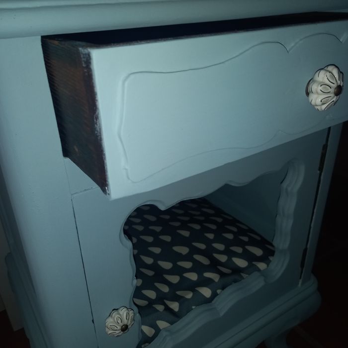 Mesa de cabeceira Casa para gato