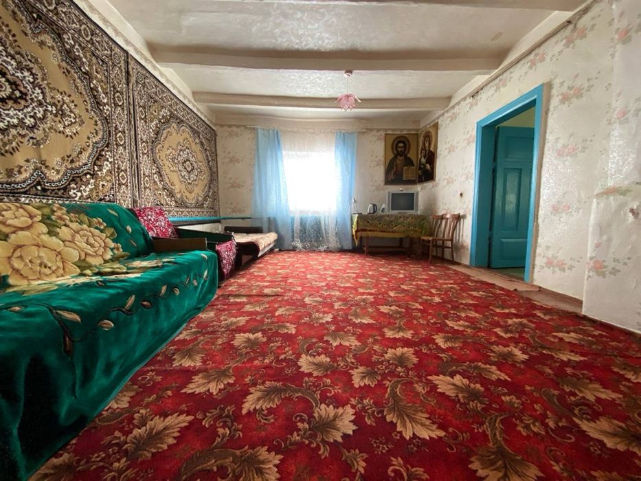 Продам гарний будинок,центр села