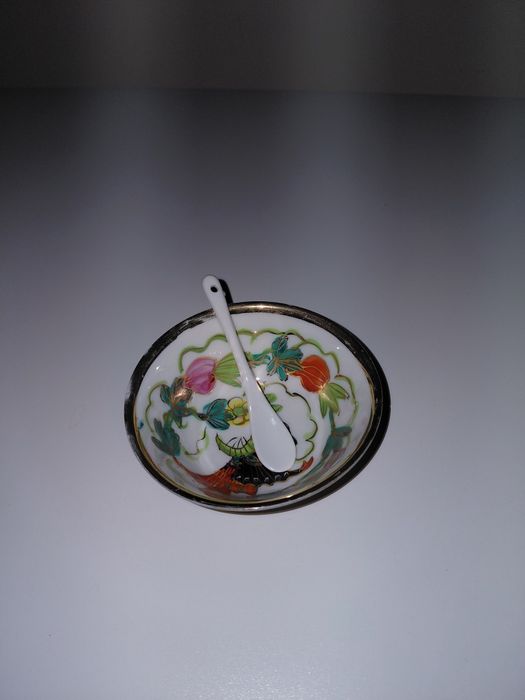 Tigela chinesa + Colher em porcelana - Linda