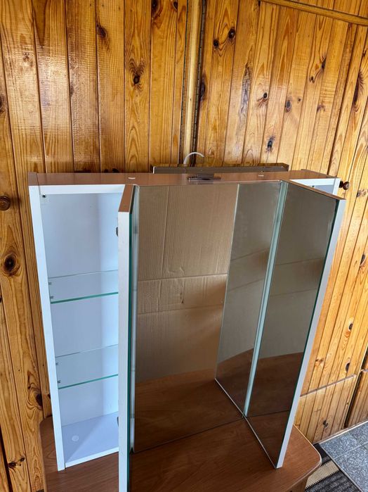 Дзеркальна шафа з LED підствіткою 70 см