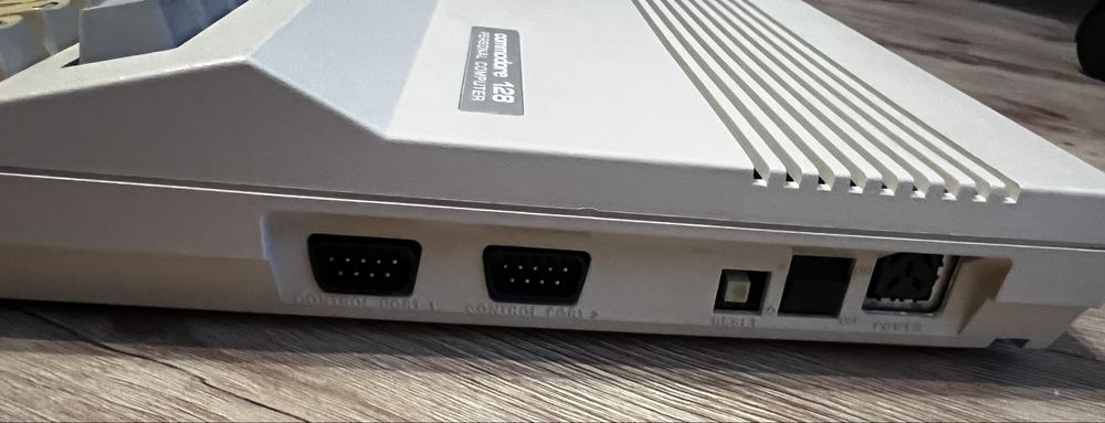 Komputer Commodore 128