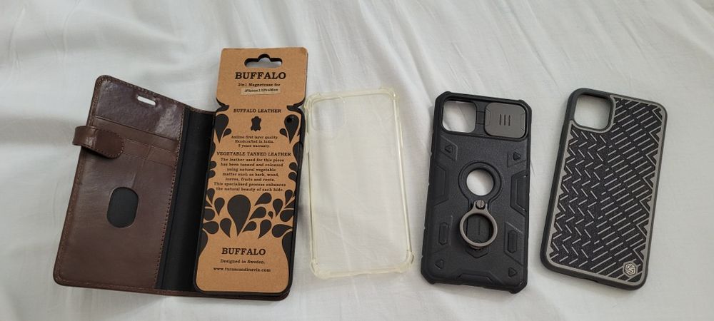 Iphone 11 ProMax futerał i  3 etui