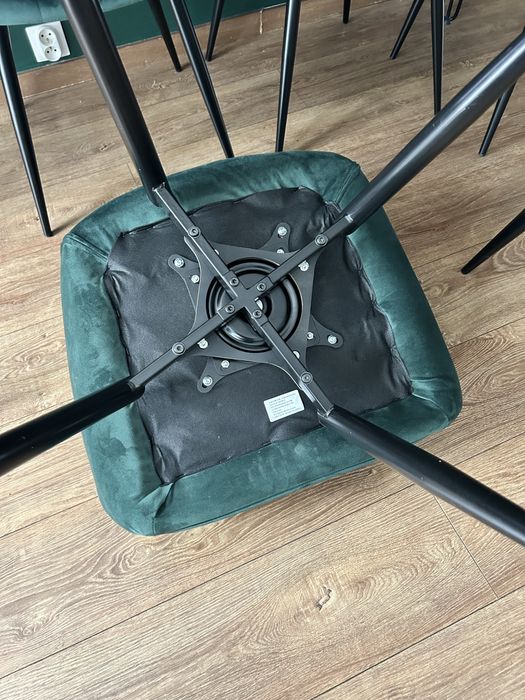 Welurowe tapicerowane krzesło do jadalni kuchni salonu obrotowe SIGNAL