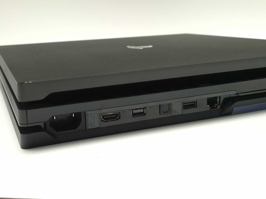 Konsola PS4 PRO 1 TB pad, zestaw, pudełko