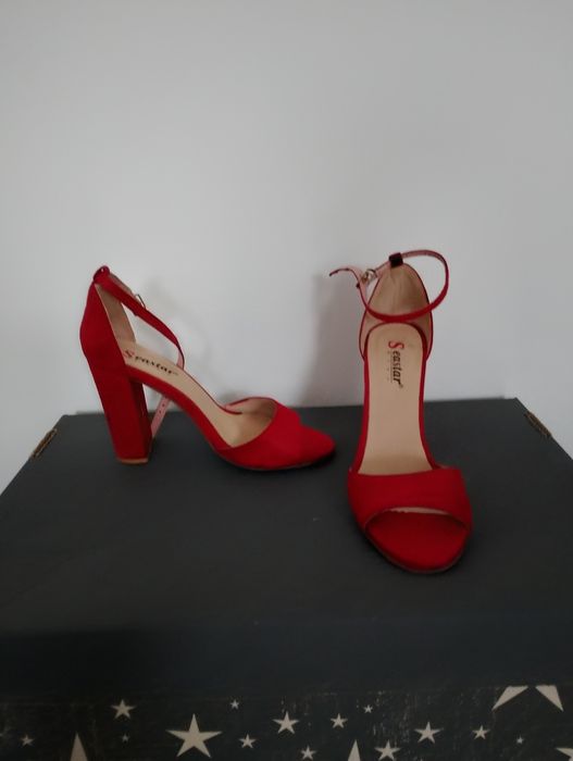 Buty na słupku j.nowe