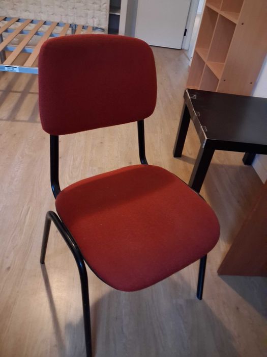 Cadeira de escritório e mesa de apoio IKEA