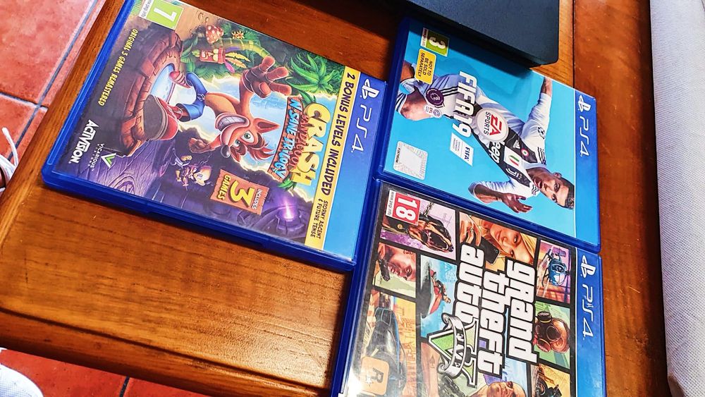 Ps4 + 2 DualShock + jogos64584546502017122