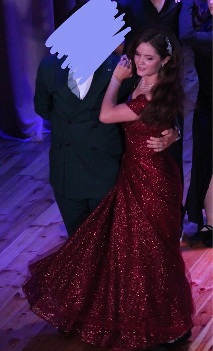 Блискуча випускна, вечірня сукня.