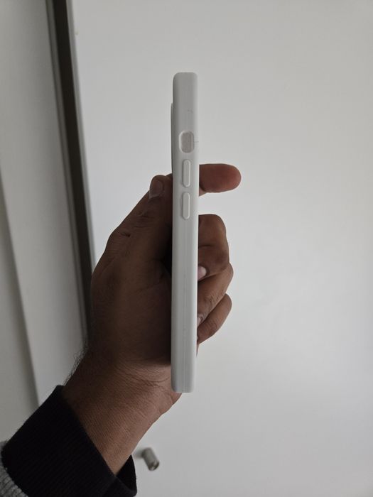 4 Capas iphone 15 (pouco uso)