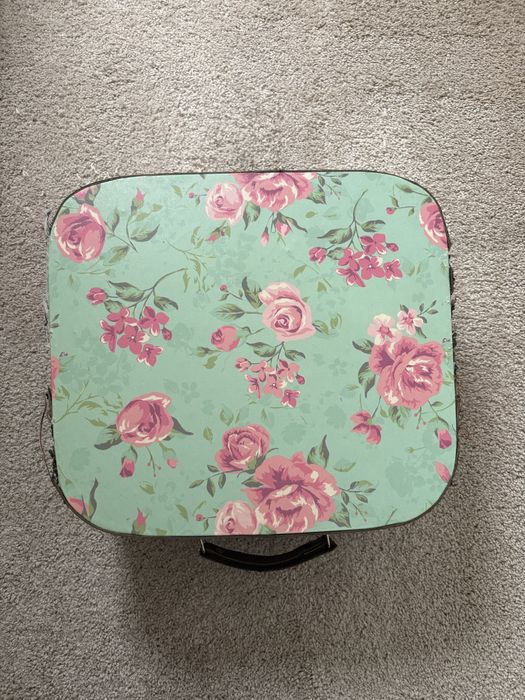 Mala verde com flores