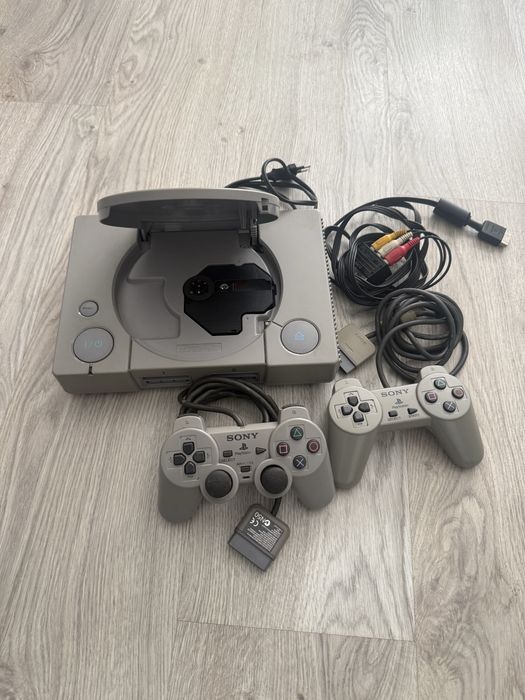 PlayStation 1 em excelente estado