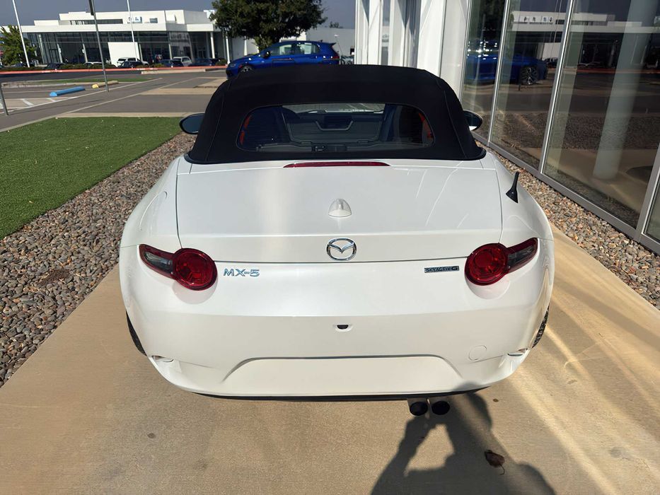 Mazda MX-5 Miata      2021