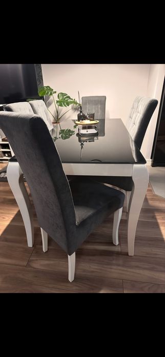 Stół czarne szkło nogi drewno białe