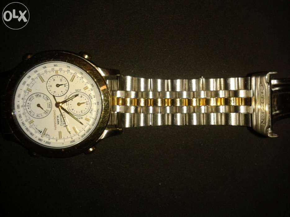 Relógio citizen com banho a ouro e pulseira.