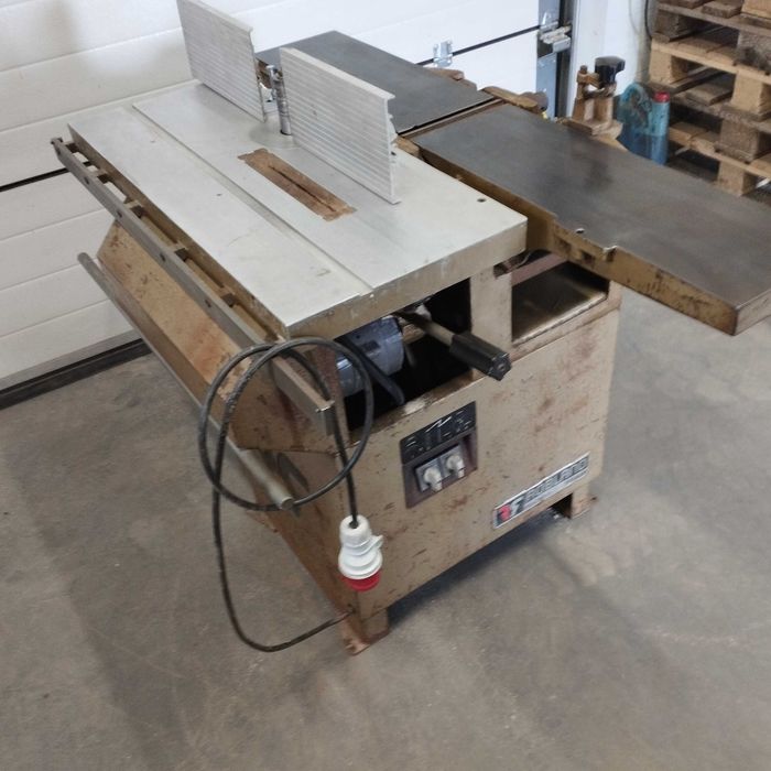 Obrabierka wieloczynnosciowa 5w1. 3 silniki 380 v.