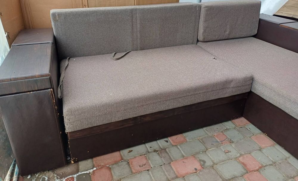 Продам диван угловой.