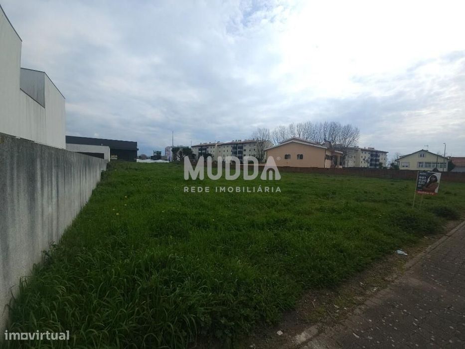 Terreno Urbano para Construção de Moradia Unifamiliar no Centro de Est