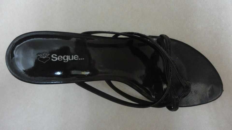 Sandálias de senhora pretas Segue...