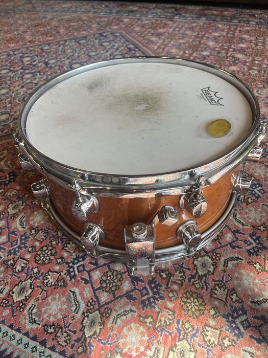 Tarola Mapex Black Panther 13x5,5 com Pearl super hoops