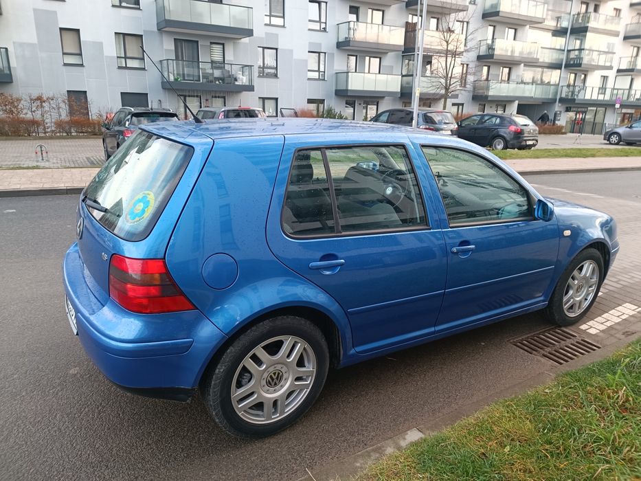 VW golf 1.6 Benzyna 1999 rok 250 Przebiegu