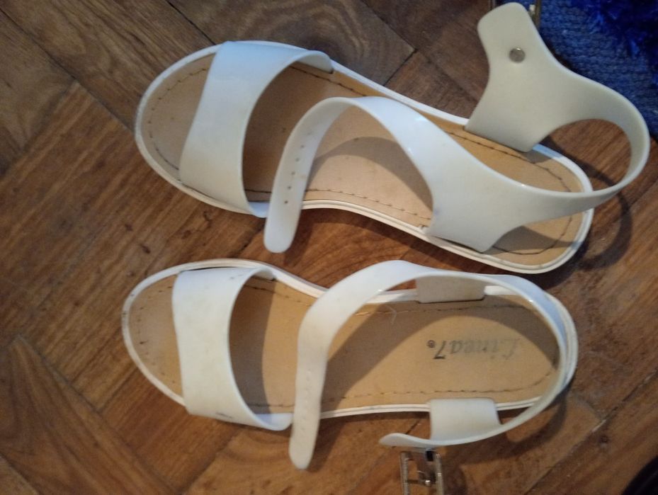 Vendo sandálias verão