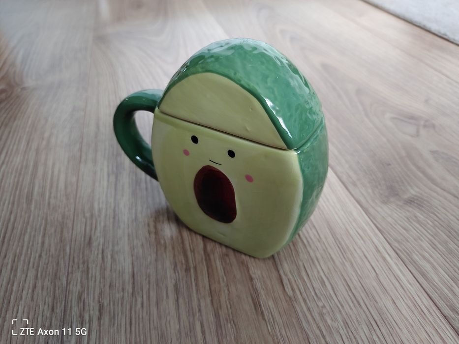 Nowy kubek awokado z przykrywką