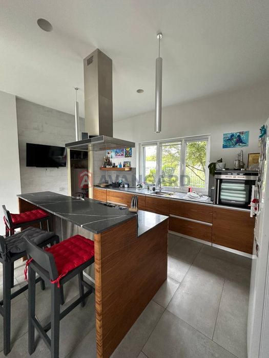 Сучасний маєток у Волоському- простір, комфорт і повна автономія!