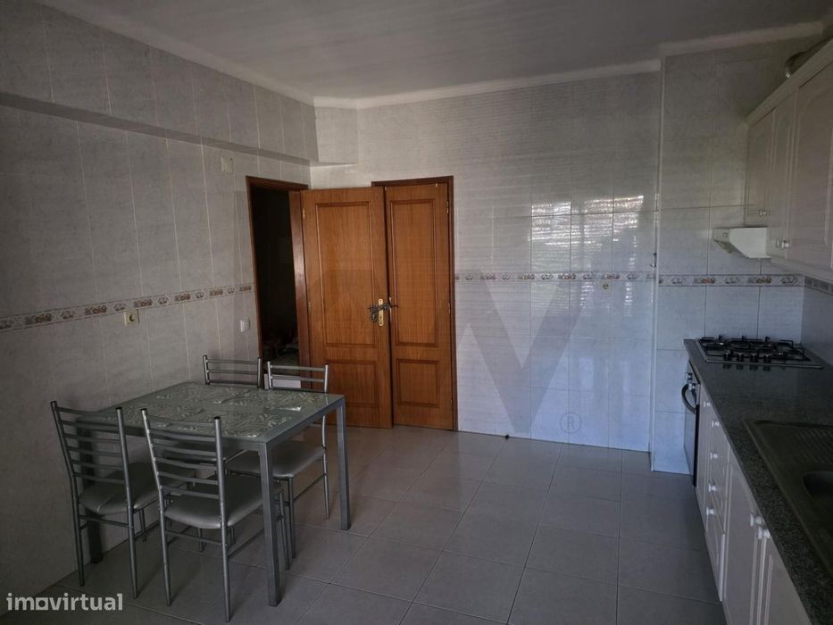 Apartamento T2 para arrendamento Praça do Brasil - Setúbal