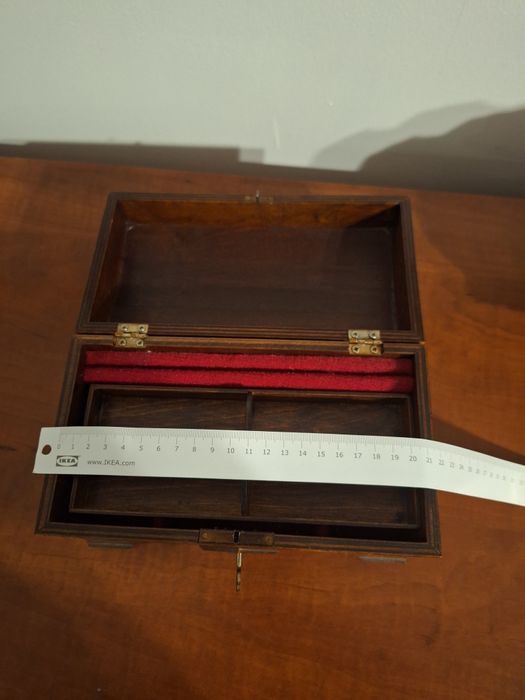 Drewniana szkatułka