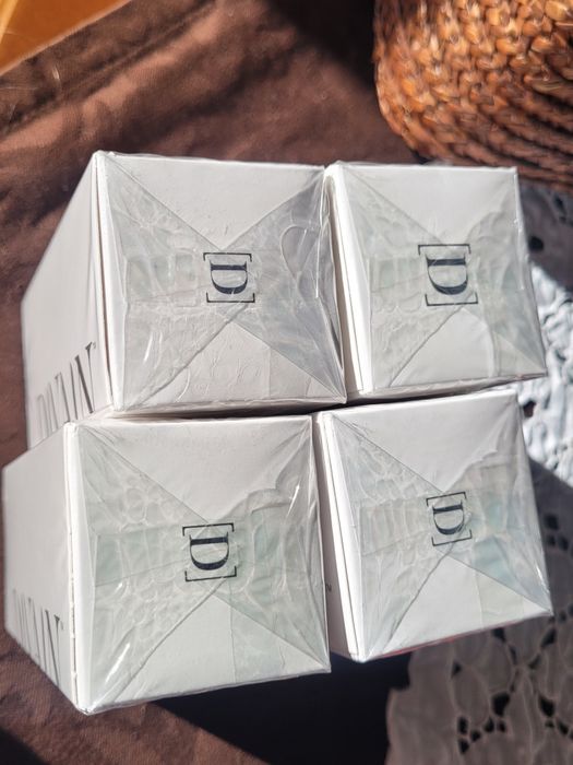 Perfumes DIVAIN DESCONTINUADOS da 1a série tampa de madeira quadrada