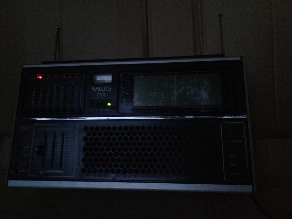 Радиоприёмник Saluts-001 / Салют-001 СССР рабочий