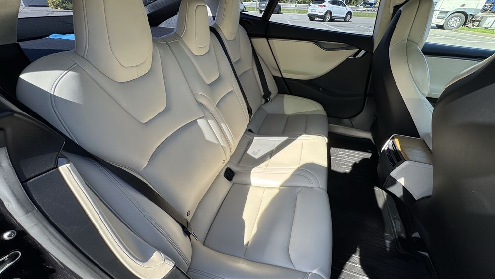 Tesla model S 100D, 2018 року(Тесла модель S) повний привід,  красивого чорного кольору