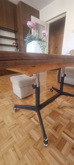 Stół rozkładany i regulowany na wysokość