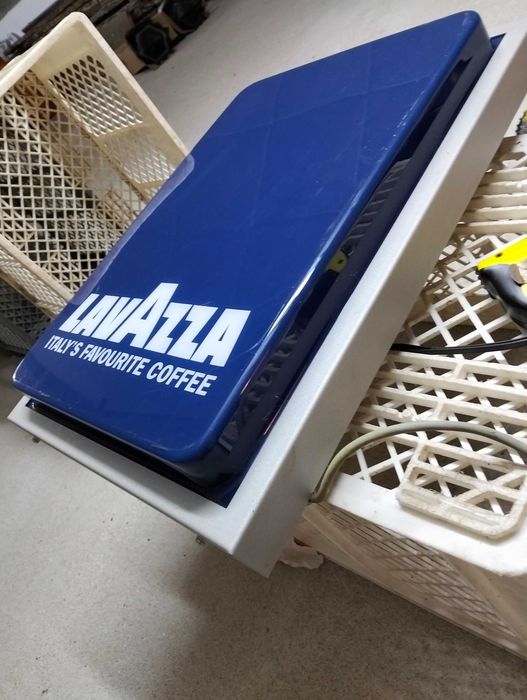 Reclamo luminoso robusto