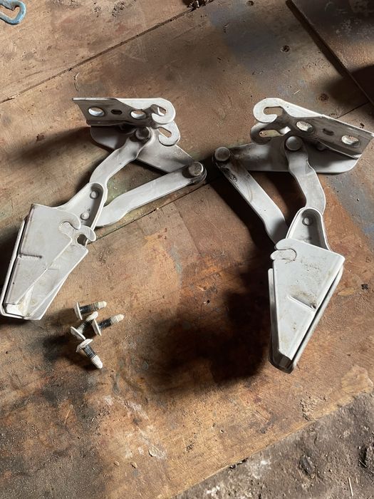 Петлі капоту Iveco Daily E6 оригінал