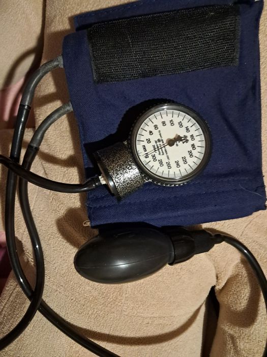 Механический тонометр .