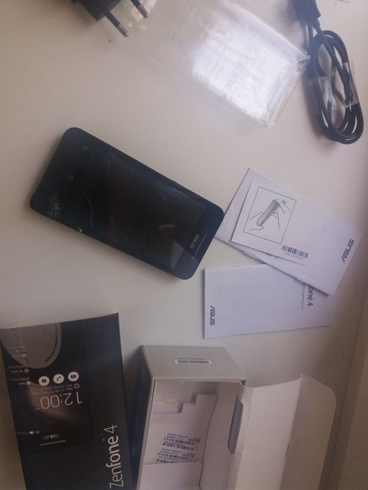 Asus Zenfone 4 (A400CGX) Black.
