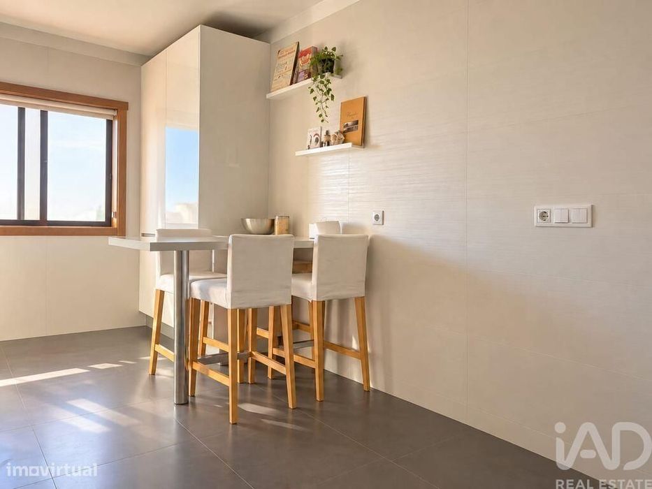 Apartamento T3 em Mina de Água de 120 m2
