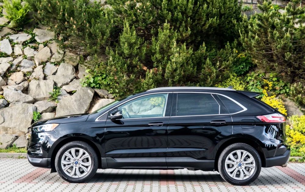 Ford Edge Titanium 2022 року