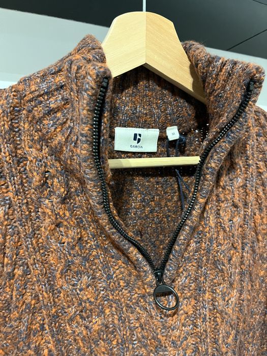 Sprzedam nowy, pleciony sweter unisex z rozpinanym golfem