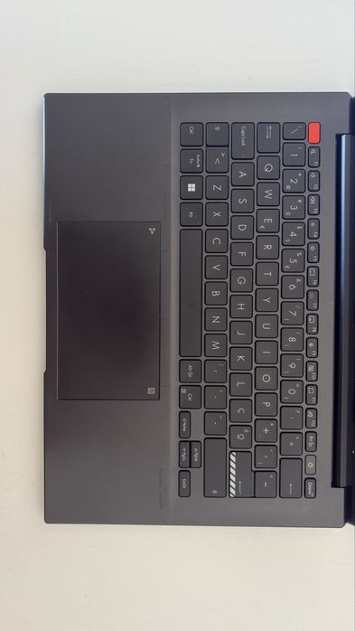 ASUS Vivobook 14” OLED Ryzen 7 5800H 16GB 1TB SSD — Praticamente Novo!