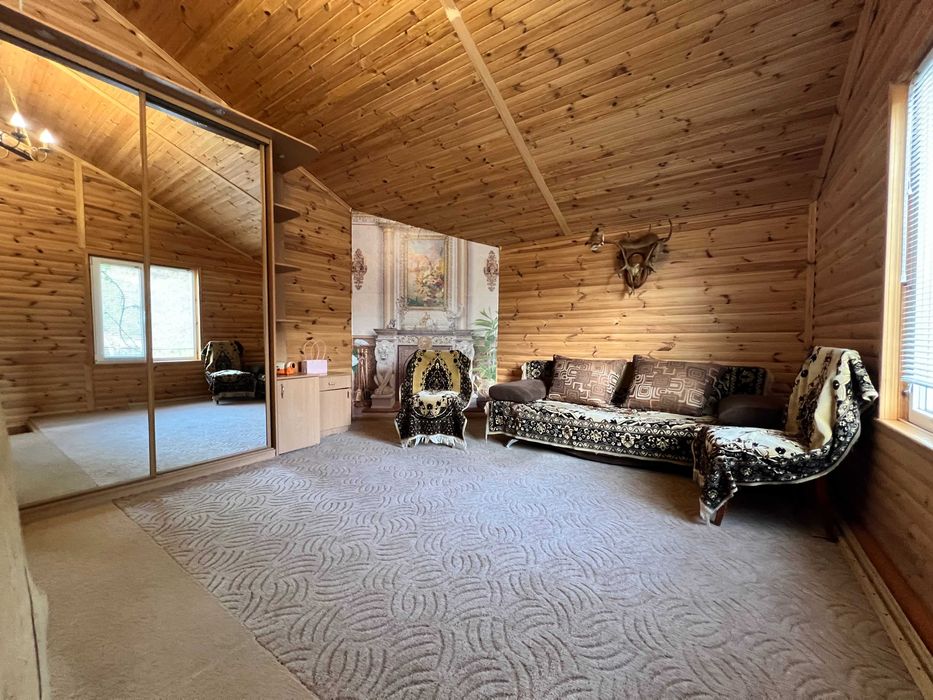 Будинок біля річки