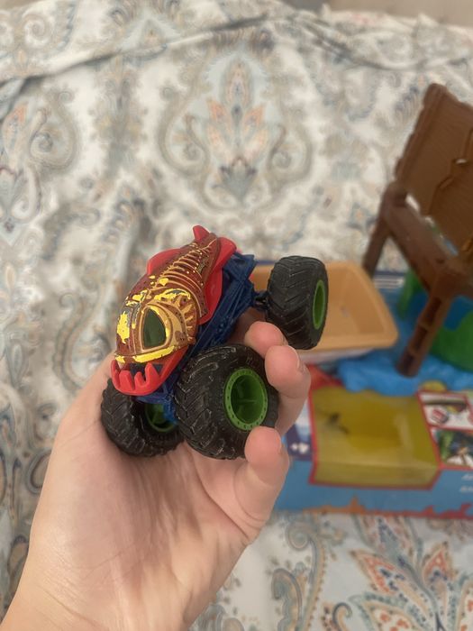 Ігровий набір Hot Wheels Monster Trucks Полювання крокодила
