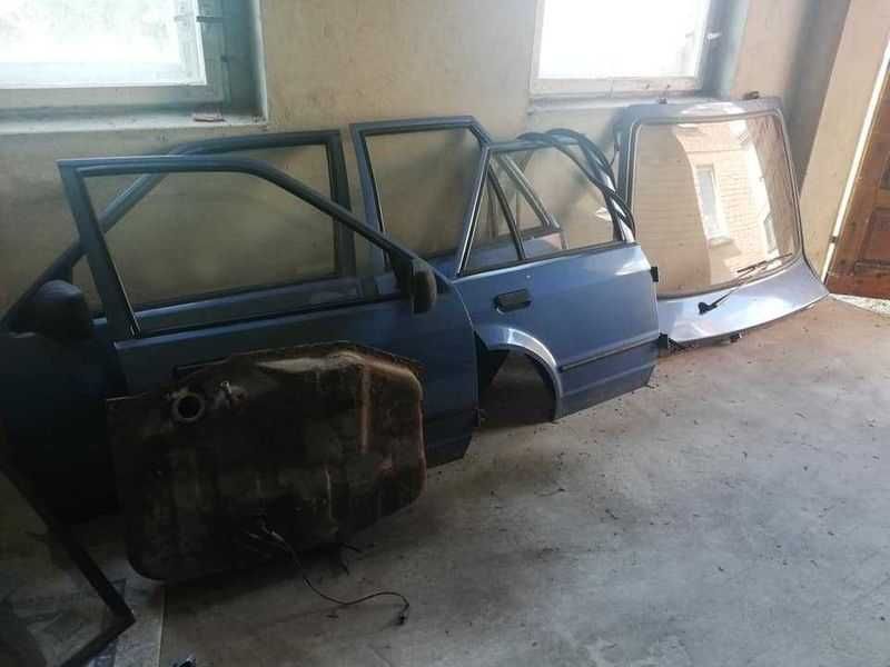 Części do samochodu Ford Escort 1986 r