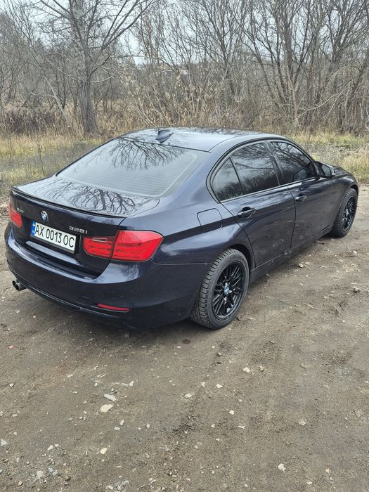 BMW 328I 2012 року